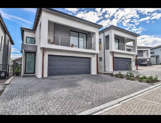 3 BEDROOM TOWNHOUSE FOR SALE IN PROTEA HEIGHTS
